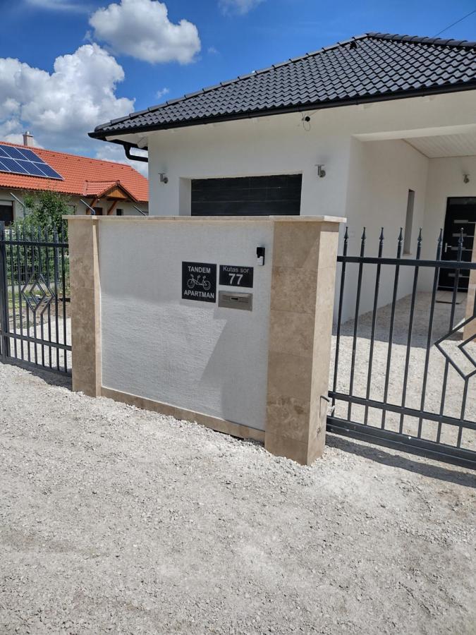 Tandem Apartman Kapolnasnyek Luaran gambar