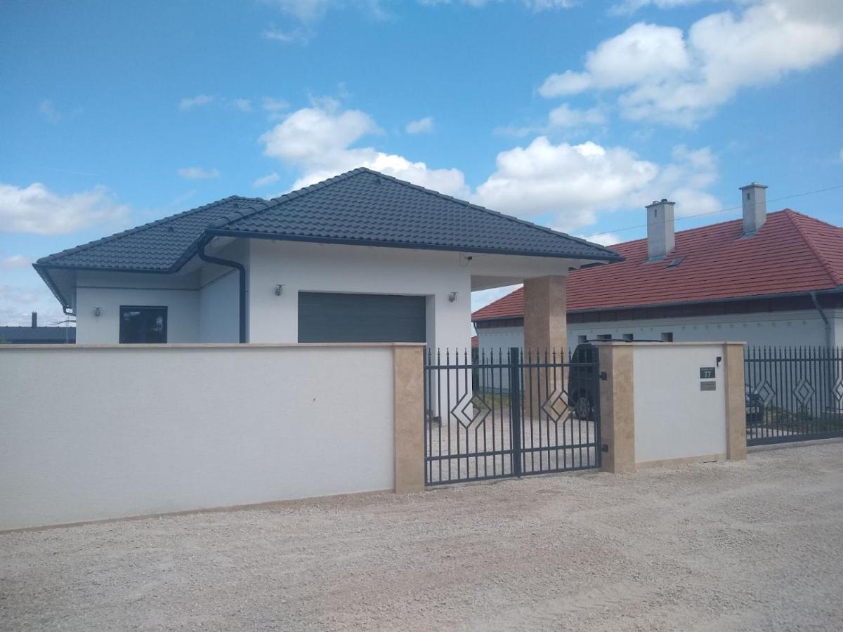 Tandem Apartman Kapolnasnyek Luaran gambar